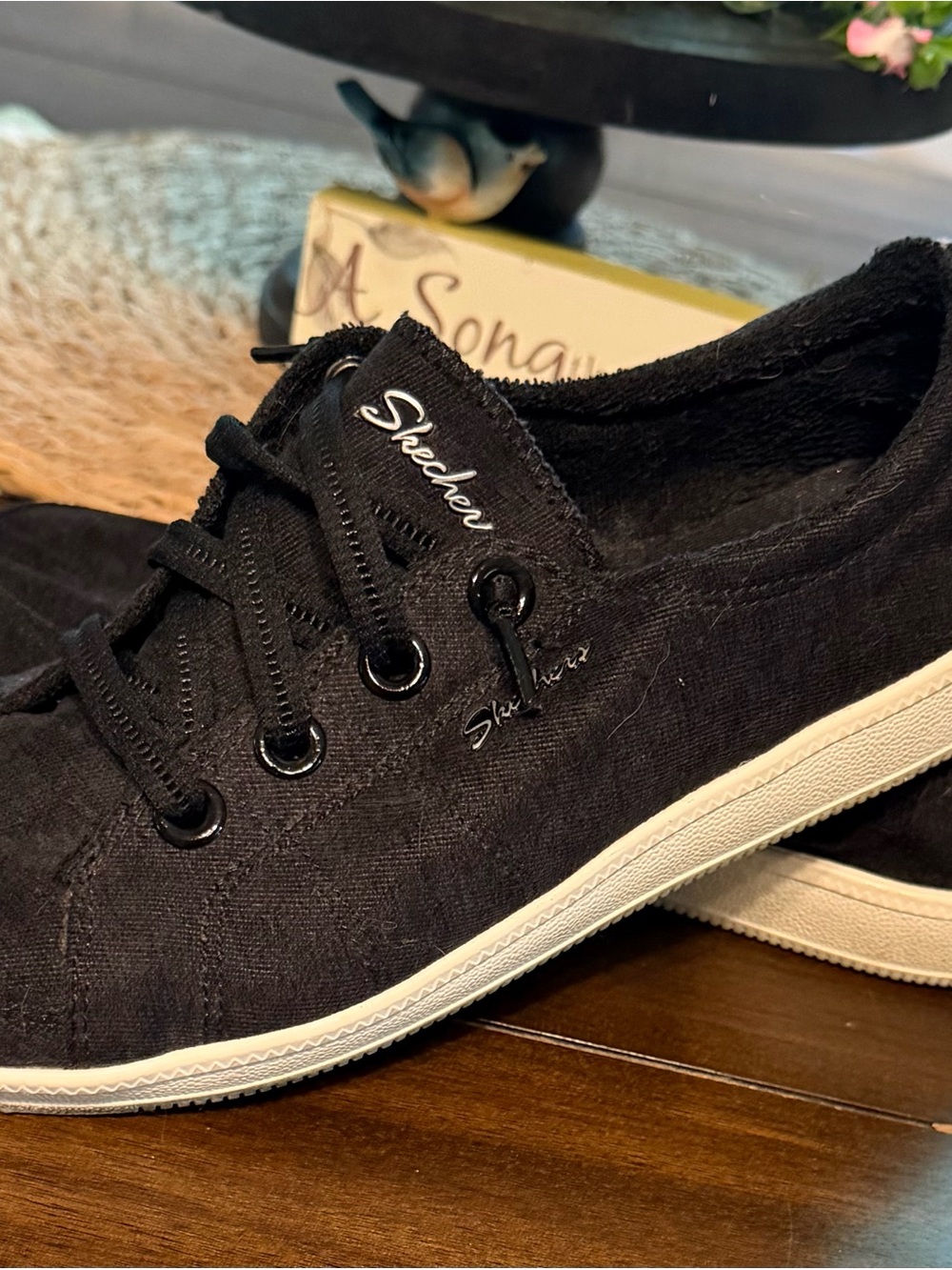 Skechers Black Women's Low-Top Canvas Lace-Up Sneakers